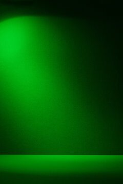 Fundo preto com luz diagonal verde