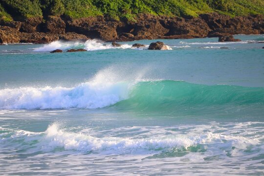 Breaking waves in Kenting Beach, Taiwan. Kenting National Park surfing destination.