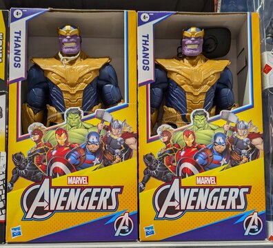 Cajas con mu&ntilde;ecos de Thanos de Avengers de c&oacute;mics Marvel en un expositor de la jugueter&iacute;a Toy Planet de Madrid, Espa&ntilde;a, 6 de junio de 2026