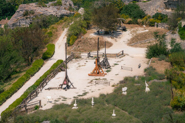 Machines de siège médiévales vue aérienne, château des Baux-de-Provence