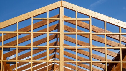 Fototapeta premium Armazón estructural para el tejado de una vivienda