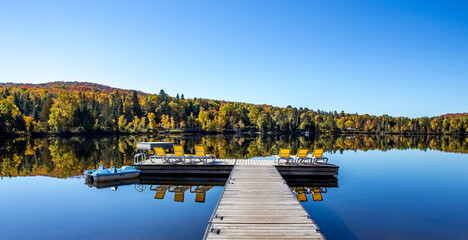Naklejka premium Dock on Lac-Superieur, Mont-tremblant, Quebec, Canada