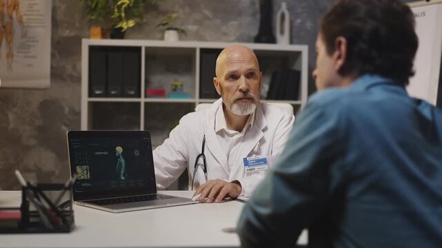 Genetic immunologist explains DNA damage to male patient during health check-up