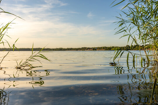Ein wundersch&ouml;ner Sonnenuntergang am Cospudener See in Leipzig im Sommer