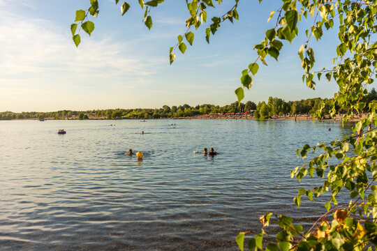 Baden im Cospudener See in Leipzig im Sommer