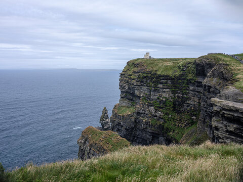 Cliffs of moher o'brien's tower atlantic ocean ireland coastline view