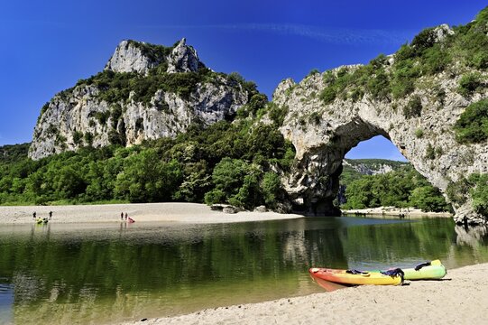 Canoes on the Ard&egrave;che river, above the Pont d'Arc rock gate, Ard&egrave;che Gorge, Gorges de l'Ard&egrave;che, Vallon-Pont-d'Arc, Rh&ocirc;ne-Alpes, France