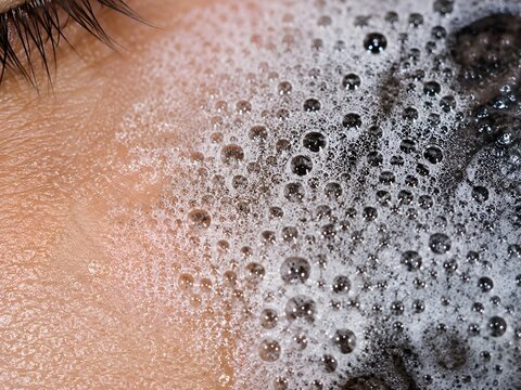 Non-invasive carboxytherapy active carbon dioxide bubbling mask close up