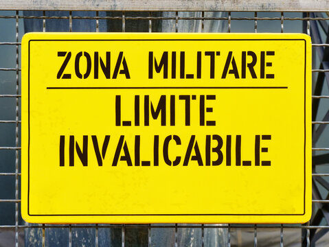sign ban outside the military area with the italian text translation: Military zone insurmountable limit