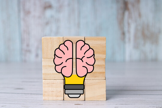 Idea concept, light bulb with a brain, "light bulb moment" concept, eureka,