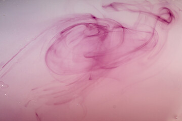 Obraz premium a dark purple liquid that slowly dissolves, spreads, and swirls in a cloudy white liquid medium