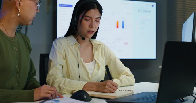 Call center employees discussing client support solutions, analyzing customer feedback and improving service quality through collaboration, technology, and professional expertise.