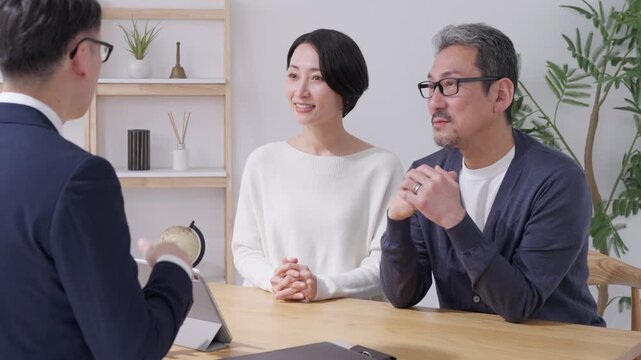 営業マンと客