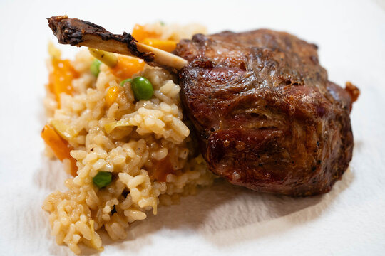 Pig Wings mit Gem&uuml;se Risotto