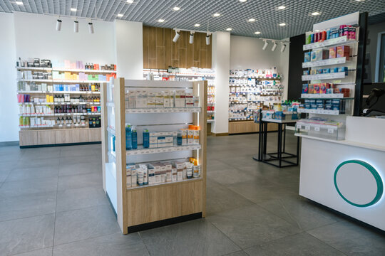 Picture of a pharmacy with lots of medicines on the shelves