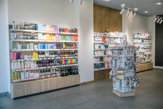 Picture of a pharmacy with lots of medicines on the shelves
