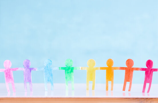 paper people chain concept of social help in diversity group