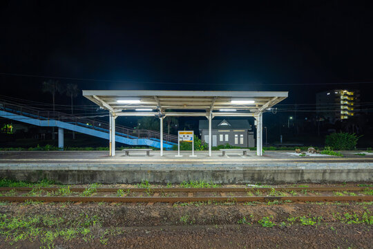 夜の青島駅