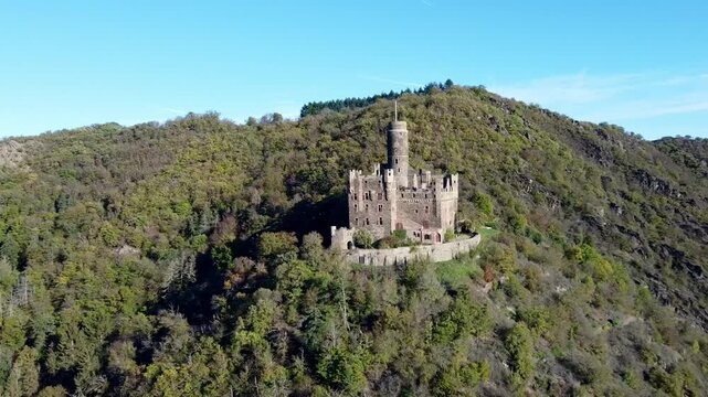 Burg Maus "Mouse Castle" Burg Thurnberg Aerialview. A medieval fortress situated above the village of Wellmich in Sankt Goarshausen, Rhineland-Palatinate, Germany.