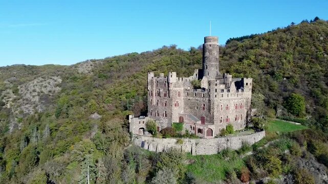 Burg Maus. Mouse Castle. (Burg Thurnberg) seen from the air. A medieval fortress situated above the village of Wellmich in Sankt Goarshausen, Rhineland-Palatinate, Germany.