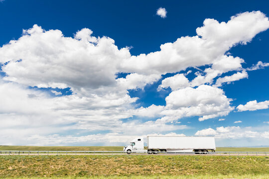 USA, Wyoming, Truck on Interstate 80