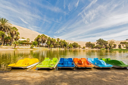 Peru, Province Ica, Huacachina, pedalboats at oasis