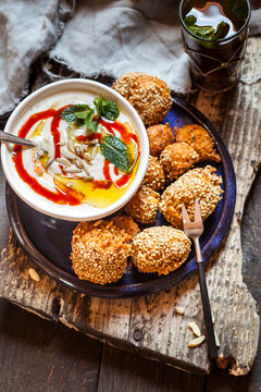 Millet falafel with spicy mint-yogurt-sauce and Moroccan mint tea