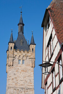 Germany, Baden-W�rttemberg, Bad wimpfen, View of blauer turm building and frame house