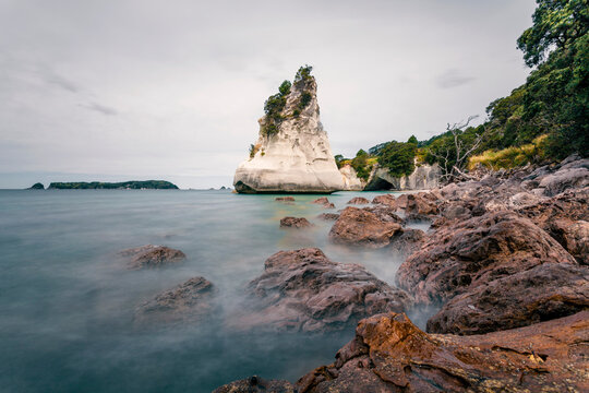 New Zealand, North Island, View of cathedral cove on coromandel peninsula