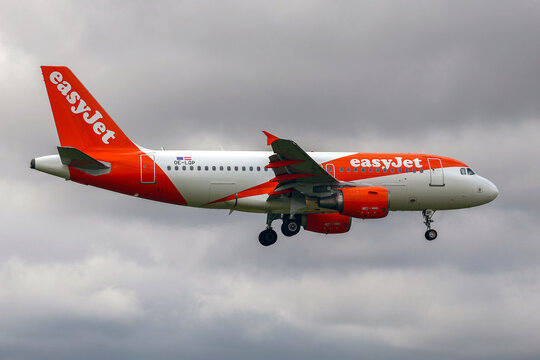 OE-LQP easyJet Europe Airbus A319-111 is landing at Schiphol Amsterdam Airport