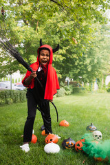 Naklejka premium Vibrant Halloween fun with a little boy in a charming costume celebrating the spooky season