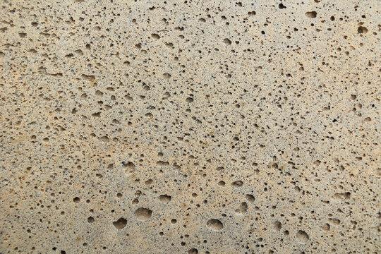 texture di superficie di cemento vecchio e poroso e di colore bianco tendente al giallo