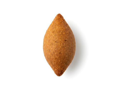 Libanesisches Kibbeh-Bulgurst&uuml;ck isoliert auf Wei&szlig;