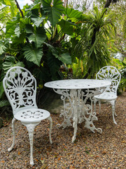 White Vintage Cast Iron Garden Furniture Set © trainman111