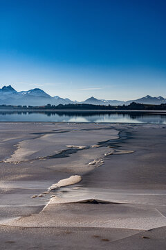 Forggensee mit Eis bedeckt