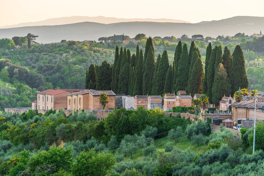  Der historische Stadtfriedhof Cimitero del Laterino in Siena, Toskana, Italien