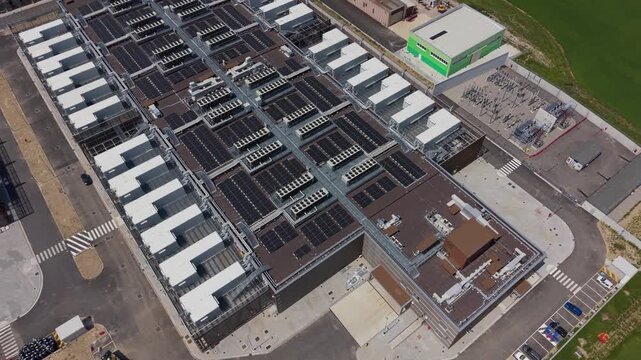 Aerial perspective of a modern data center campus representing the physical infrastructure behind cloud services, artificial intelligence and high performance computing in Italy.