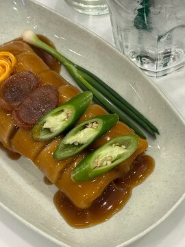 Fresh spring rolls with Chinese sausage, cucumber, and sweet brown gravy sauce, Thai appetizer