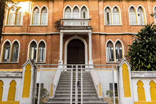 External view of the historic red brick building architecture at CAISM (Integrated Mental Health Care Center), a public reference center for psychiatric treatment in the Vila Mariana neighborhood. 