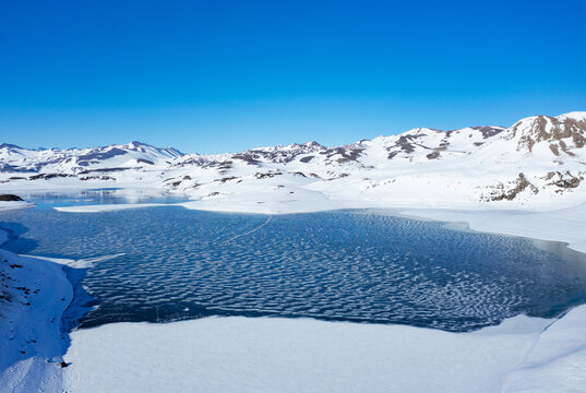 Foto laguna del Maule en la frontera Chile con Argentina