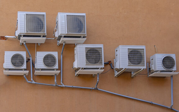 Outdoor Units Split Air Conditioning System With Gutter Pipes