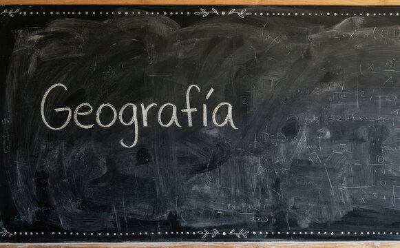 Geografia escrito en un tablero de tiza escolar, concepto de educacion, aprendizaje y estudio