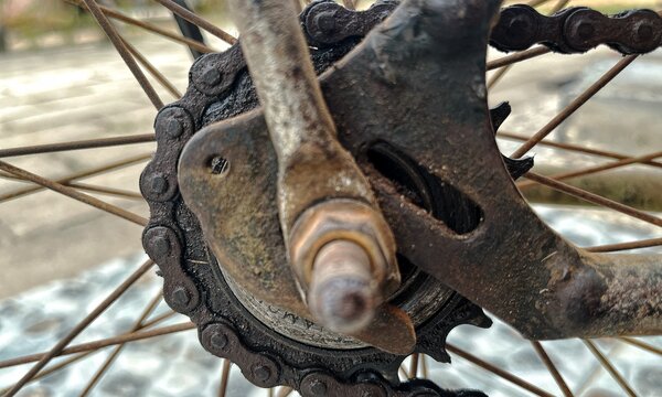 Detailed view of corroded metal bicycle gear and drive chain IMG_8110