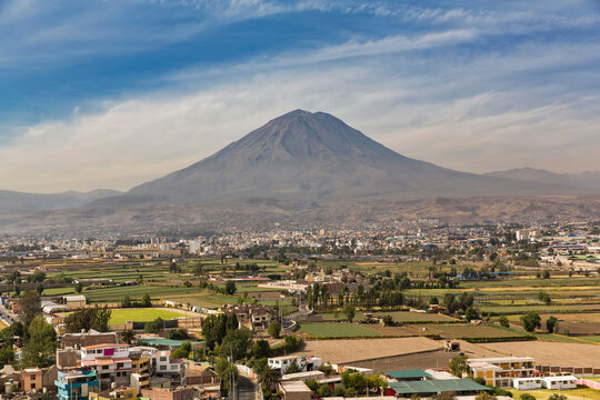 Peru, Arequipa, view from Mirador de Sachaca to volcano Misti