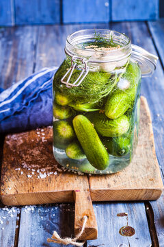 Gherkins fermenting, preserving jar