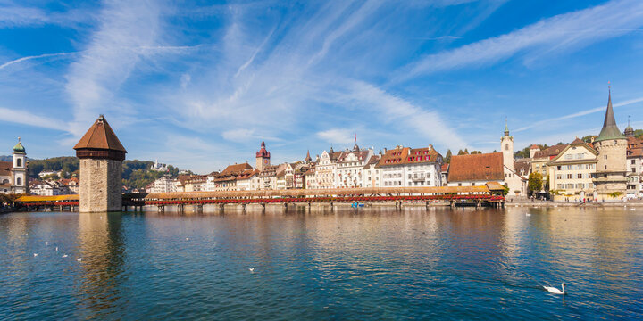 Switzerland, Canton of Lucerne, Lucerne, Old town, Reuss river, Chapel bridge and water tower