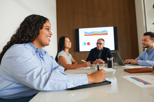 Multigenerational colleagues working inside business office - Entrepreneurs people sharing ideas at teamwork meeting - Brainstorming concept - Main focus on african girl face - UGC content