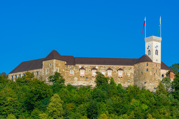 Das Schloss in der Hauptstadt Ljubljana in Slowenien im Sommer © kentauros