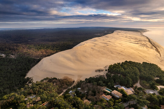 Dune du Pilat et bassin d&rsquo;Arcachon au coucher du soleil