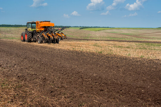 the sowing complex is aggregated with a tractor, during strip tillage (Strip-till) and simultaneous sowing on a stubble field